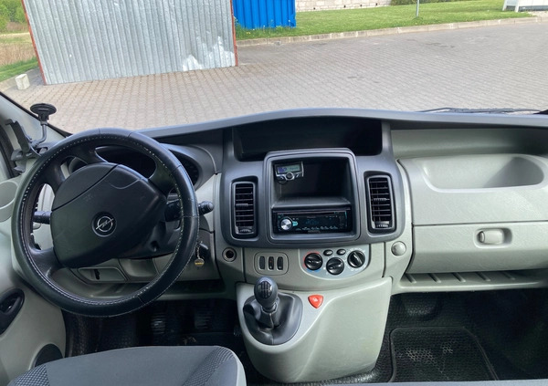 Opel Vivaro cena 36900 przebieg: 215000, rok produkcji 2011 z Puławy małe 79